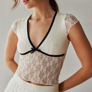 UO Lace Cap Sleeve Top - Cream